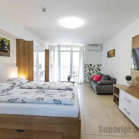 Tisza Gyoengye Apartment *